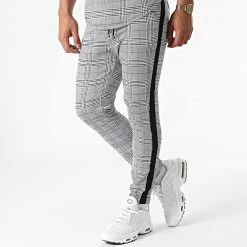 Meilleur prix 🧨 Ensemble Tee 👕 Shirt Oversize Pantalon Jogging A Carreaux Avec Bandes 5003 Noir Gris de Frilivin 😀 10 Meilleur prix 🧨 Ensemble Tee 👕 Shirt Oversize Pantalon Jogging A Carreaux Avec Bandes 5003 Noir Gris de Frilivin 😀 -Promos Frilivin Magasin frilivin 141393 FAB18 5003 A GREY TPDT 20210604T124412 04