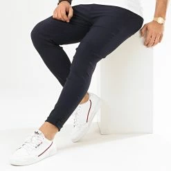 Meilleure affaire 🎁 Pantalon Chino 1697 Bleu Marine de Frilivin 🤩 -Promos Frilivin Magasin frilivin 207683 1697 NAVY 20200107T154718 03