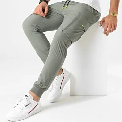 Offres 🎁 Pantalon Jogging P3206 Vert Kaki Réfléchissant de Frilivin ✔️ -Promos Frilivin Magasin frilivin 210161 P3206 GREEN 20200130T143703 03
