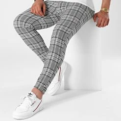 Acheter ✨ Pantalon A Carreaux 1932 Gris de Frilivin 🛒 -Promos Frilivin Magasin frilivin 264016 1932 1 20210430T122000 03