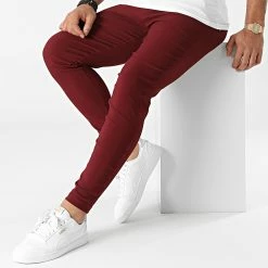 Meilleur prix 🤩 Pantalon Chino 10015 Bordeaux de Frilivin 🎁 -Promos Frilivin Magasin frilivin 288286 10015 WINE RED 20211014T151119 03