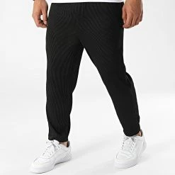 Offres ⭐ Pantalon Jogging BM1392 Noir de Frilivin 🔔