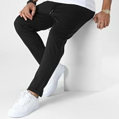 De gros 👍 Pantalon Chino X60080 Noir de Frilivin ✔️ 8 De gros 👍 Pantalon Chino X60080 Noir de Frilivin ✔️ -Promos Frilivin Magasin frilivin 337588 X60080 BLACK 20220922T154757 03