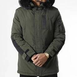 De gros ✨ Parka Capuche Fourrure AB6720 Vert Kaki de Frilivin 🎉 -Promos Frilivin Magasin frilivin 337813 AB6720 2 20220923T155934 03