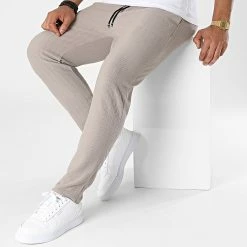 Sortie 🎉 Pantalon Jogging A Rayures 7347 Gris Taupe de Frilivin 🧨 8 Sortie 🎉 Pantalon Jogging A Rayures 7347 Gris Taupe de Frilivin 🧨 -Promos Frilivin Magasin frilivin 339967 7347 GREY 20221103T111546 03