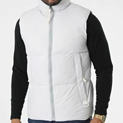 Bon marché ⌛ Doudoune Sans Manches JK22070 Gris Clair de Frilivin ⭐