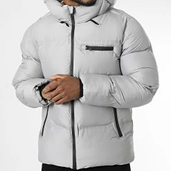 Le moins cher 🔔 Doudoune Capuche AB6698 Gris Clair de Frilivin 🎉 8 Le moins cher 🔔 Doudoune Capuche AB6698 Gris Clair de Frilivin 🎉 -Promos Frilivin Magasin frilivin 340213 AB6698 4 20220927T152814 03