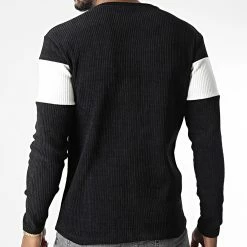 Bon marché 🧨 Pull D7535 Noir de Frilivin 😍 -Promos Frilivin Magasin frilivin 344931 D7535 BLACK 20221020T155252 04